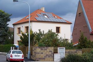 Poznatsvět | Energetické společnosti upozorňují na povinnosti majitelů fotovoltaik. Nedodržení může vést k pokutám